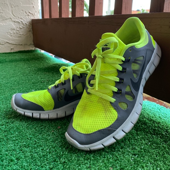 Kid’s Nike Free 5.0 Running Shoe - Picture 1 of 4